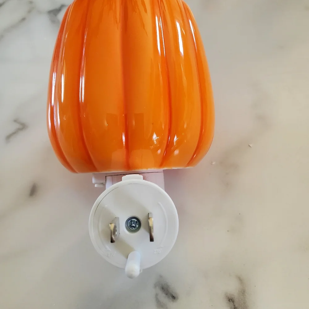 Cut it Out Scentsy Plugin Mini Warmer Pumpkin